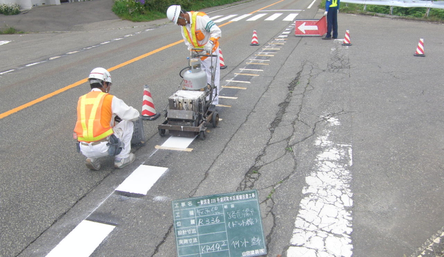 一般国道235号 浦河町外 区画線設置工事