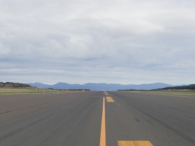 令和４年度 庄内空港施設維持費 庄内空港滑走路等標識補修工事